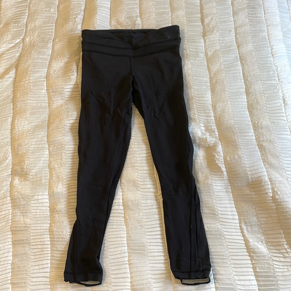 Lululemon cropped black workout leggings